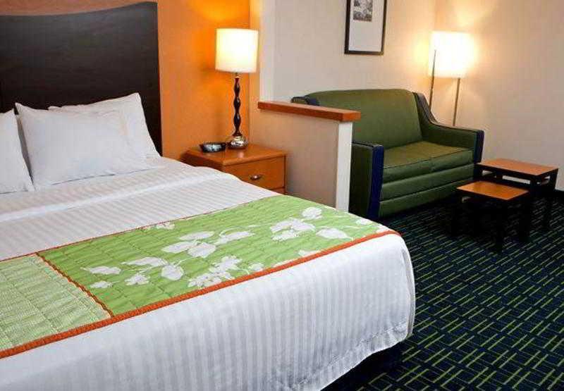Fairfield Inn & Suites Youngstown Boardman Poland Room photo