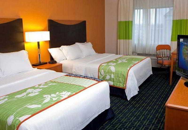 Fairfield Inn & Suites Youngstown Boardman Poland Room photo
